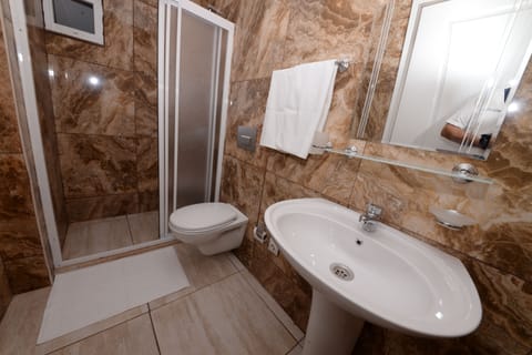 Apartment, 1 Bedroom | Bathroom | Shower, free toiletries, hair dryer, towels