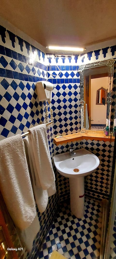 Double Room | Bathroom | Shower, towels