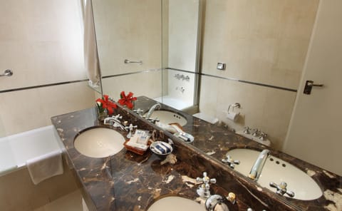 Suite, 1 King Bed | Bathroom sink