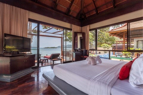 Ocean Front Villa with Private Pool | Premium bedding, minibar, desk, soundproofing