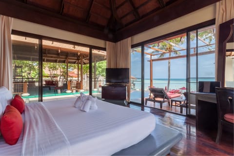 Ocean Front Villa with Private Pool | Premium bedding, minibar, desk, soundproofing