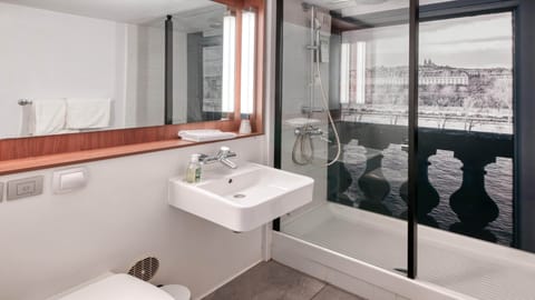 Eco-friendly toiletries, hair dryer, towels