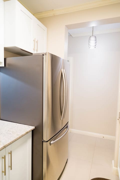 Superior Apartment, 1 Bedroom, Ensuite | Private kitchen | Full-size fridge, microwave, oven, stovetop