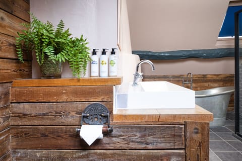 Superior Double Room, Ensuite | Bathroom