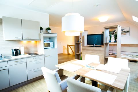 Comfort Apartment, Kitchen, Annex Building (Wormser Str. 11) | In-room dining