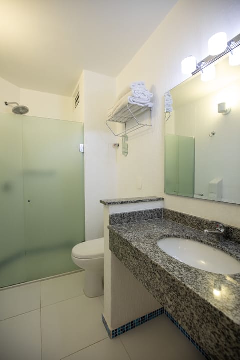 Deluxe Double Room | Bathroom | Shower, hair dryer, towels, soap