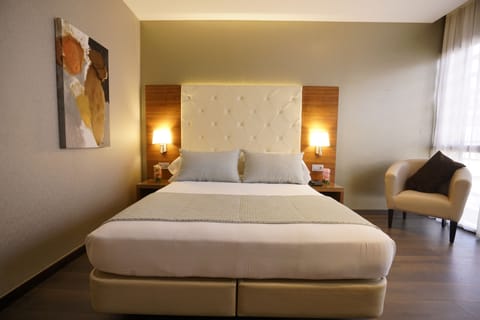 Premium bedding, minibar, in-room safe, desk