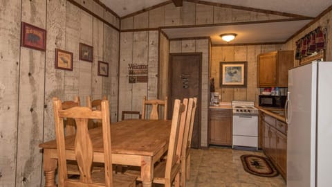 Eagle's Nest Cabin | Private kitchen | Fridge, microwave, stovetop, coffee/tea maker