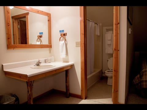 Triple Room, 1 Bedroom (Room 21) | Bathroom sink