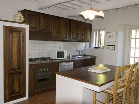 Villa, 5 Bedrooms | Private kitchenette | Stovetop, toaster, highchair, cookware/dishes/utensils