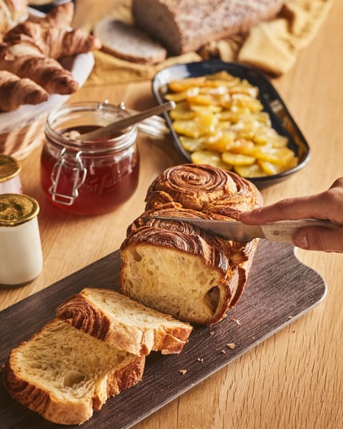 Lunch and dinner served, French cuisine