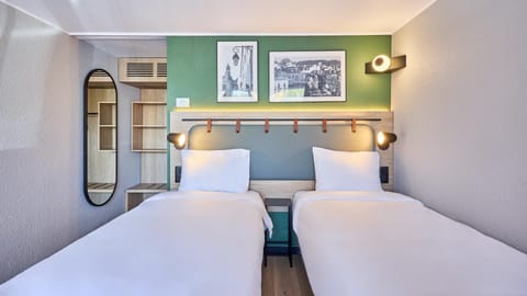 Standard Room, 2 Twin Beds | Premium bedding, desk, blackout drapes, iron/ironing board