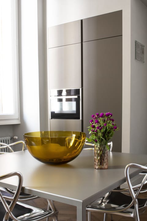 Suite (Split Level) | Private kitchen | Mini-fridge, espresso maker, coffee/tea maker, electric kettle