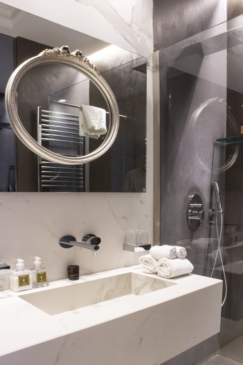 Deluxe Double Room (Silver) | Bathroom | Shower, rainfall showerhead, designer toiletries, hair dryer