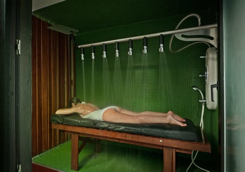 Couples treatment rooms, sauna, spa tub, steam room, Turkish bath