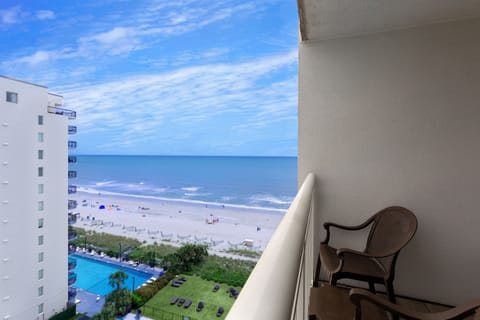 Partial Ocean View King Room | Balcony