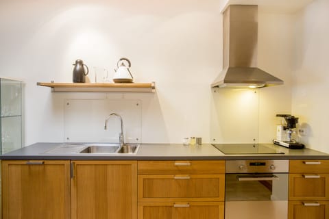 Exclusive Apartment, 2 Bedrooms | Private kitchen | Fridge, microwave, oven, stovetop