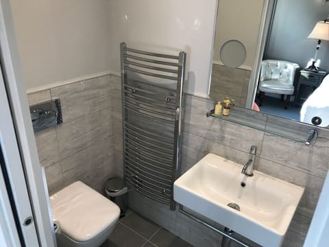 Suite, Ensuite (Ground Floor Room 8) | Bathroom