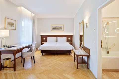 Suite, 1 Bedroom | Hypo-allergenic bedding, minibar, in-room safe, desk