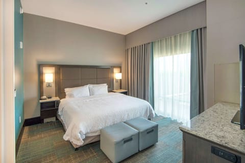 Suite, 1 King Bed, Non Smoking | In-room safe, desk, laptop workspace, blackout drapes