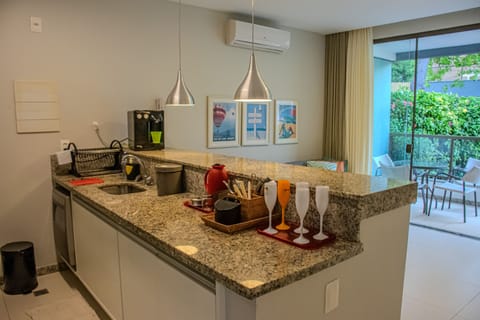 Deluxe Apartment | Private kitchen | Full-size fridge, microwave, oven, stovetop