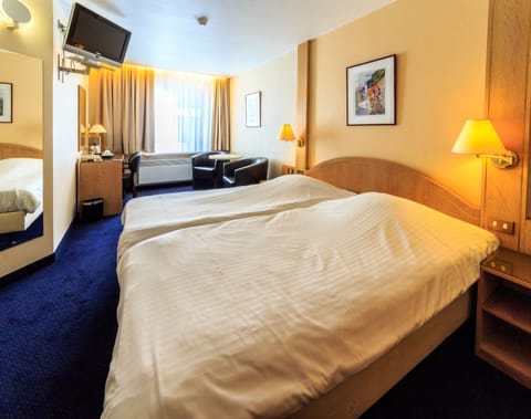 Superior Double Room | In-room safe, blackout drapes, free WiFi, bed sheets