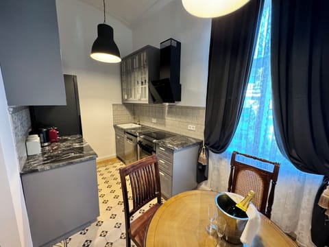 Comfort-Apartment "FRANZL" | Private kitchen | Full-size fridge, microwave, oven, stovetop