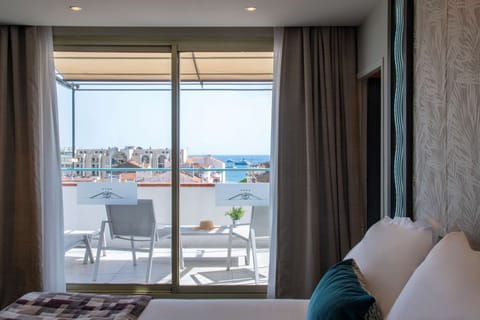 Luxury Suite, Terrace, Sea View | Premium bedding, free minibar items, in-room safe