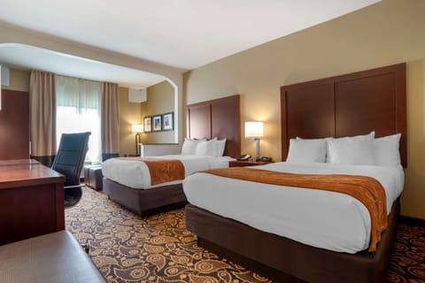 Suite, Non Smoking | Premium bedding, pillowtop beds, desk, iron/ironing board