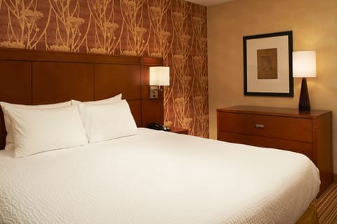 Premium bedding, in-room safe, desk, iron/ironing board