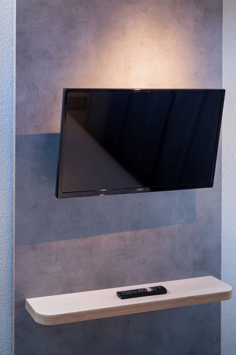 1 bedroom, desk, soundproofing, free WiFi