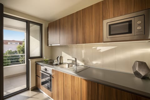 Premium Apartment, 1 Bedroom | Private kitchen | Fridge, microwave, oven, stovetop