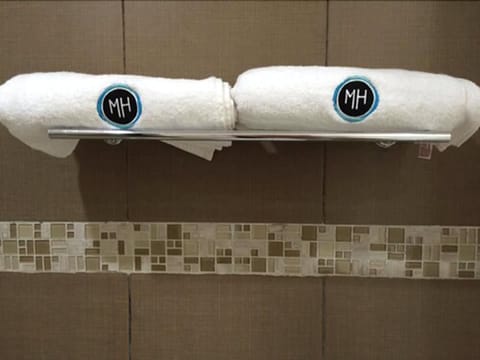 Shower, free toiletries, towels