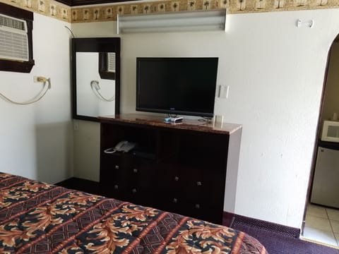 Room, 1 King Bed | Free WiFi, bed sheets