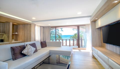 Graceland Suite Seaview 2 Bedrooms | 1 bedroom, minibar, in-room safe, desk