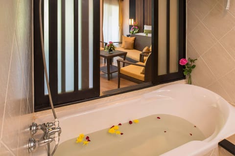 Junior Suite | Deep soaking bathtub