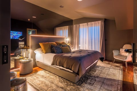 Luxury Suite (Master Suite) | Minibar, in-room safe, desk, blackout drapes