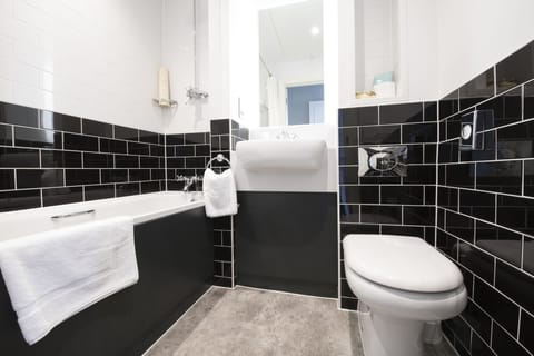 Small Double Room | Bathroom | Rainfall showerhead, free toiletries, hair dryer, towels