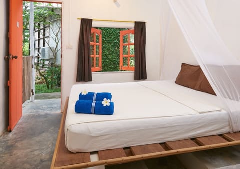 Standard Double Room | WiFi, bed sheets