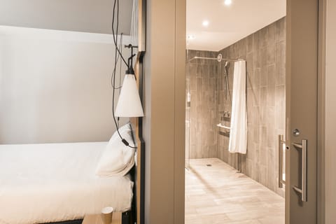 Standard Room, 1 Double Bed | Premium bedding, desk, blackout drapes, soundproofing