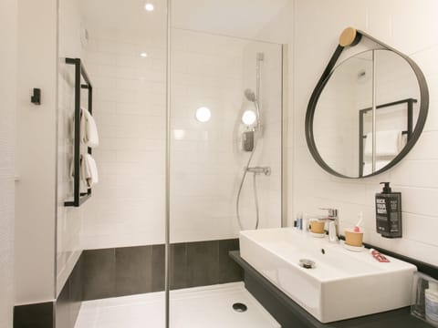 Standard Room, 2 Twin Beds | Premium bedding, desk, blackout drapes, soundproofing