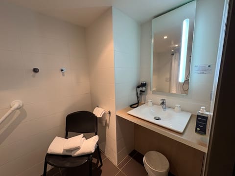 Superior Quadruple Room, 1 Bedroom | Bathroom | Eco-friendly toiletries, hair dryer, towels