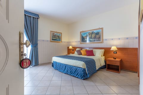 Superior Double or Twin Room | Hypo-allergenic bedding, in-room safe, desk, laptop workspace