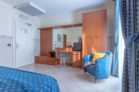 Superior Double or Twin Room | Hypo-allergenic bedding, in-room safe, desk, laptop workspace