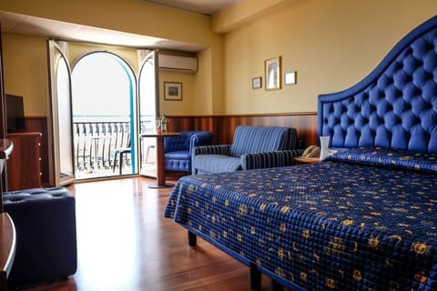 Superior Double or Twin Room, Sea View | In-room safe, desk, soundproofing, free WiFi