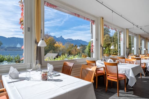 Breakfast, lunch, dinner served; Regional cuisine