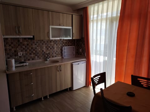 Apartment, 1 Bedroom | Private kitchenette