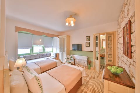 Standard Double or Twin Room, City View | Egyptian cotton sheets, premium bedding, minibar, in-room safe