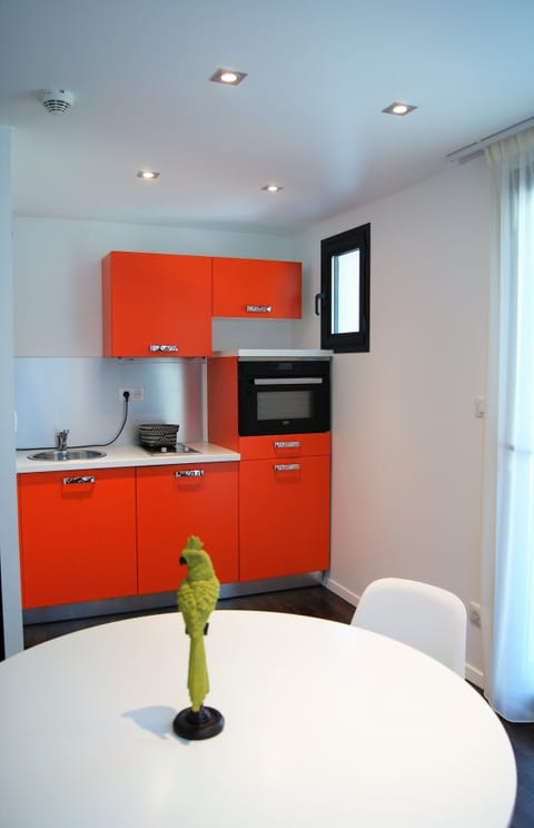 Double Room, Terrace | Private kitchenette | Fridge, microwave, coffee/tea maker, electric kettle