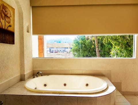 Master Suite Jacuzzi | Bathroom | Shower, free toiletries, towels